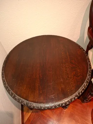 Mesa antigua de madera torneada