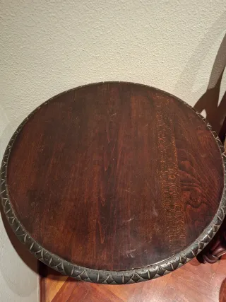 Mesa antigua de madera torneada