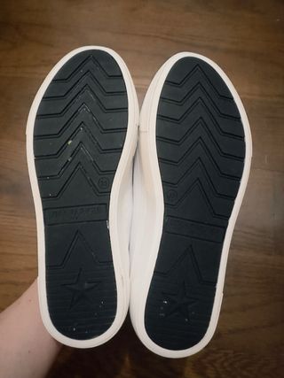 Zapatos blancos con pedrería