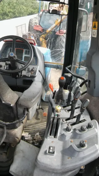 New Holland 8770 Tractor