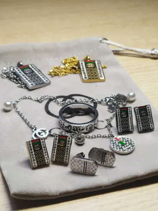 Lote Gucci: Collares, Anillo y Pendientes