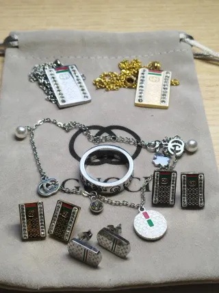 Lote Gucci: Collares, Anillo y Pendientes