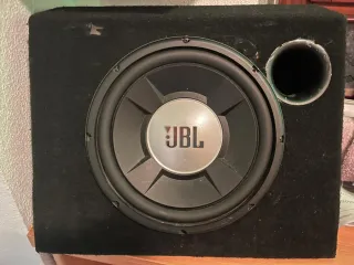 Cornetas y bajo para coches