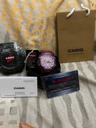 Reloj Casio G-Shock morado y rosa