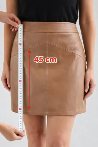 Falda NAF NAF efecto piel beige tiro alto