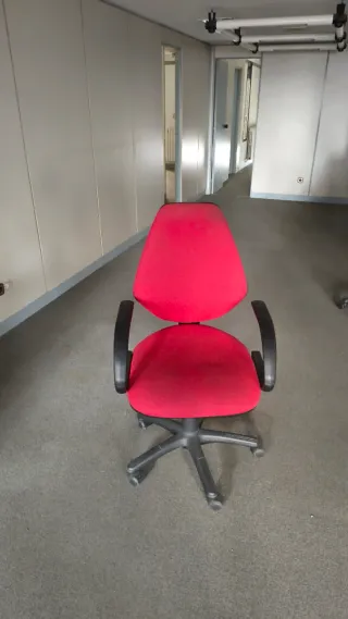 Silla de oficina con ruedas