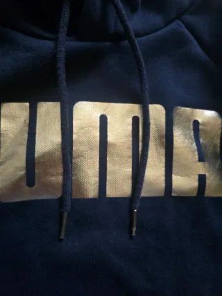 Sudadera Puma Negra con Logo Dorado