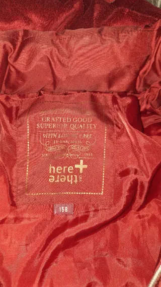 Abrigo niña burdeos con capucha. Talla 158