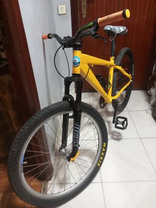 Bici BMX Kona HUSSEFELT Amarilla