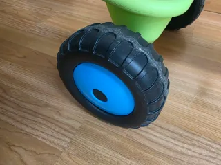 Triciclo infantil con cesta y asiento azul