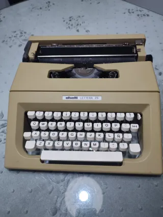 Máquina de escribir Olivetti Lettera 25