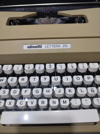 Máquina de escribir Olivetti Lettera 25