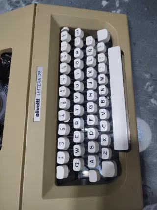 Máquina de escribir Olivetti Lettera 25