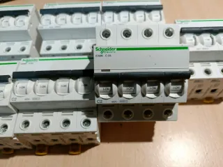 Schneider Electric IC60N C2A Interruptor