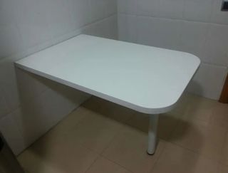Mesa de cocina blanca