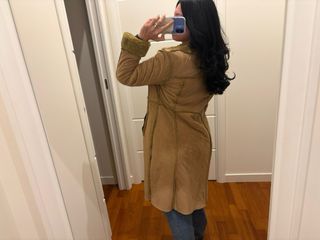 Montone 3/4 scamosciato beige con bordi verdi