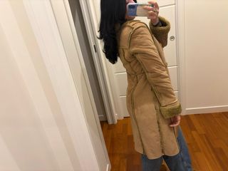 Montone 3/4 scamosciato beige con bordi verdi