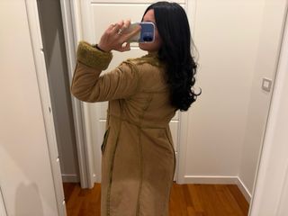 Montone 3/4 scamosciato beige con bordi verdi