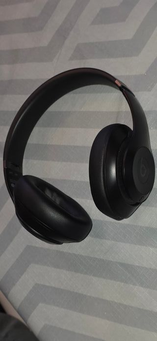 Beats Studio Pro Negros