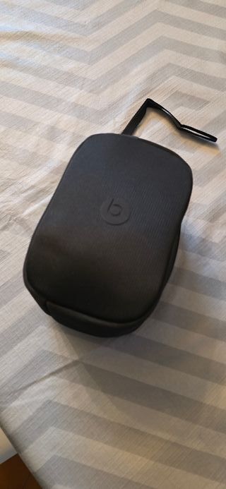 Beats Studio Pro Negros