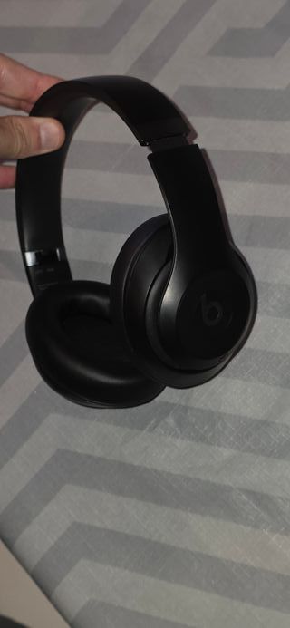Beats Studio Pro Negros