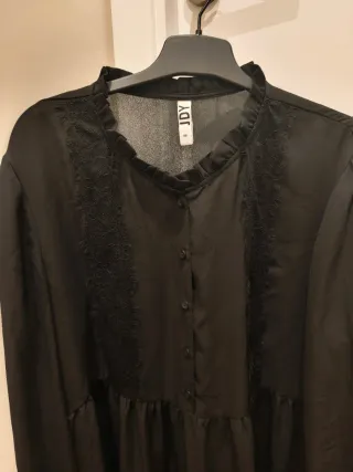 2Pantalones premamá vaqueros y 3camisas/camisetas