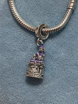 Charm Castillo Disney