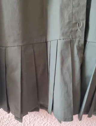 Camisa verde militar con plisados