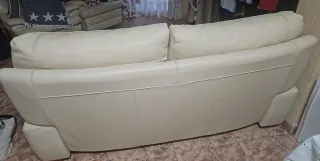 Sofá de piel beige 2 plazas