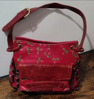 Borsetta Naj Oleari rossa con ravanelli.