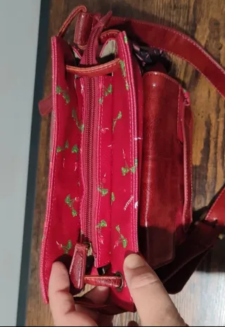 Borsetta Naj Oleari rossa con ravanelli.