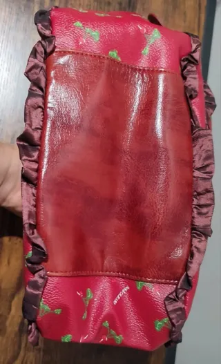 Borsetta Naj Oleari rossa con ravanelli.