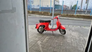 Vespa Súper Lujo SL Roja