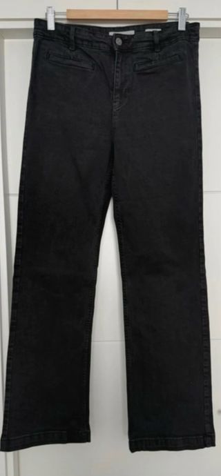 Pantalón negro vaquero/ jeans bootcut. Talla 42