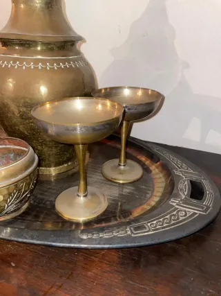 Juego copas y jarra latón antiguo