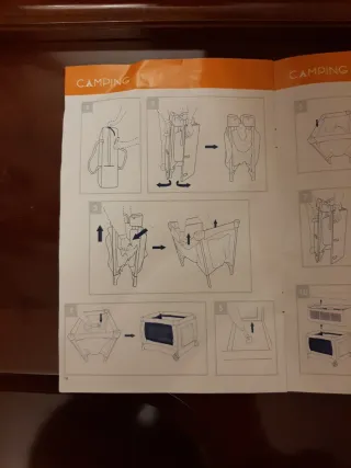 Cuna de viaje azul con peluches