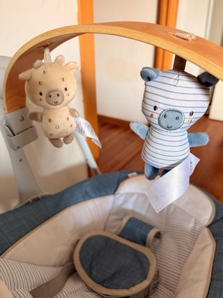 Columpio bebé compacto con melodías