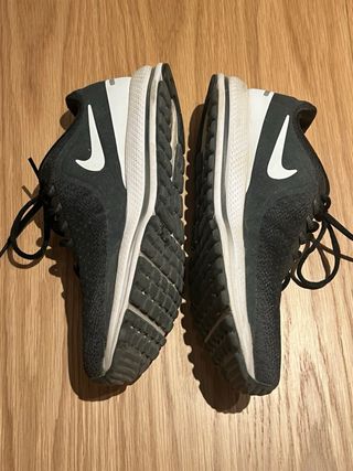 Nike Air Zoom Vomero 13 Negro/Blanco