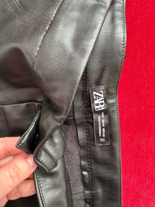 Pantaloni Zara similpelle neri