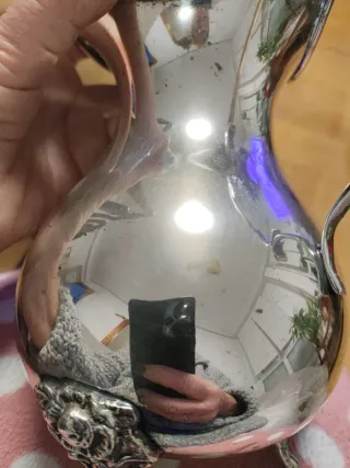 Jarrón de alpaca con base de flor