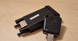 Receptor y llave Renault