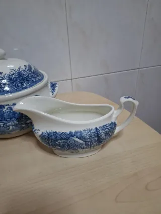 Sopera y salsera Churchill porcelana inglesa