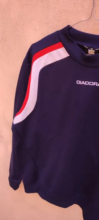 Felpa Diadora blu con inserti rossi e bianchi