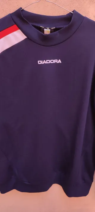 Felpa Diadora blu con inserti rossi e bianchi