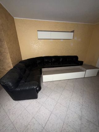 Armadio moderno beige/marrone legno. info su chat