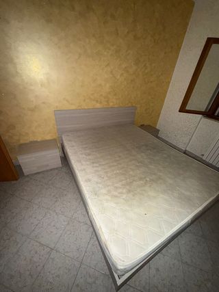 Armadio moderno beige/marrone legno. info su chat