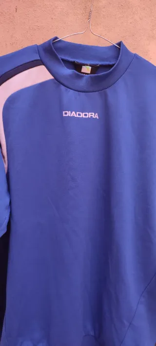 Felpa Diadora Blu con Dettagli Bianchi