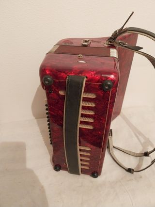 Acordeón Weltmeister Rojo