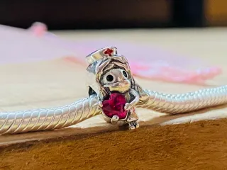 Charm | Enfermera Corazón Rojo