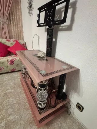 Mobile TV in cristallo e metallo rosa